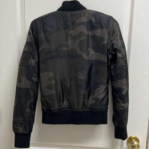Guess Camouflage Bomber Jacket | Size XS - Picture 4 of 7